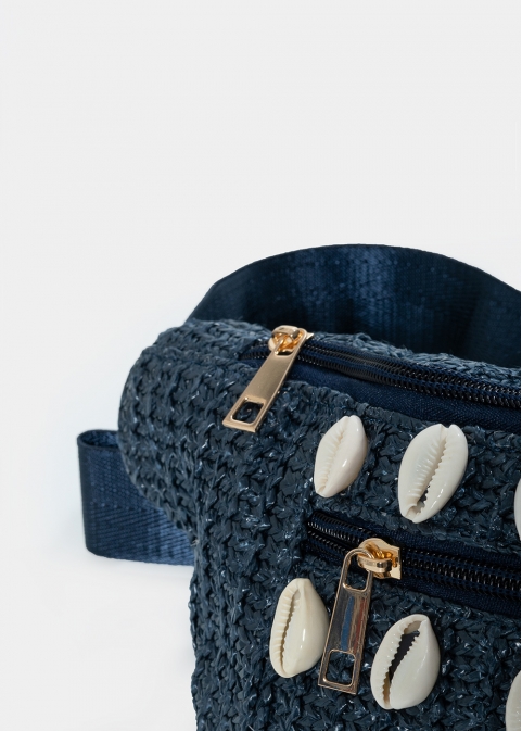 Straw belt bag with shells in navy blue
