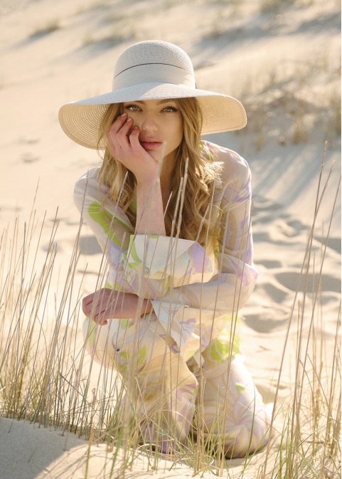 Beige Straw Hat w/ Strap 