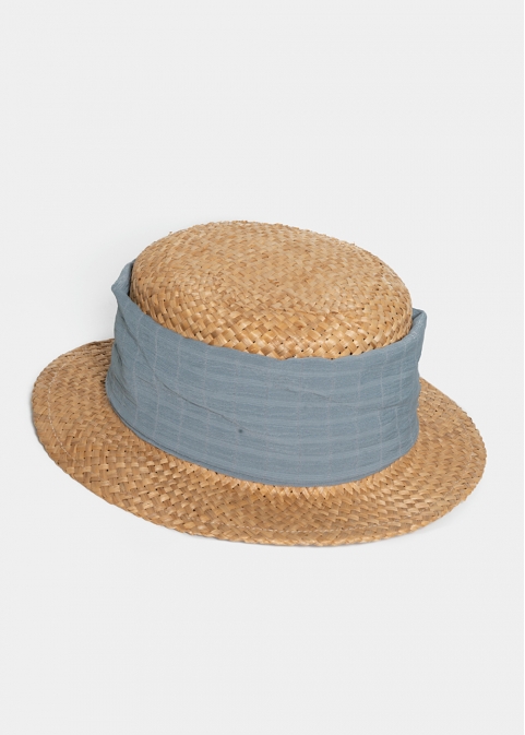 Beige straw hat with grey strap